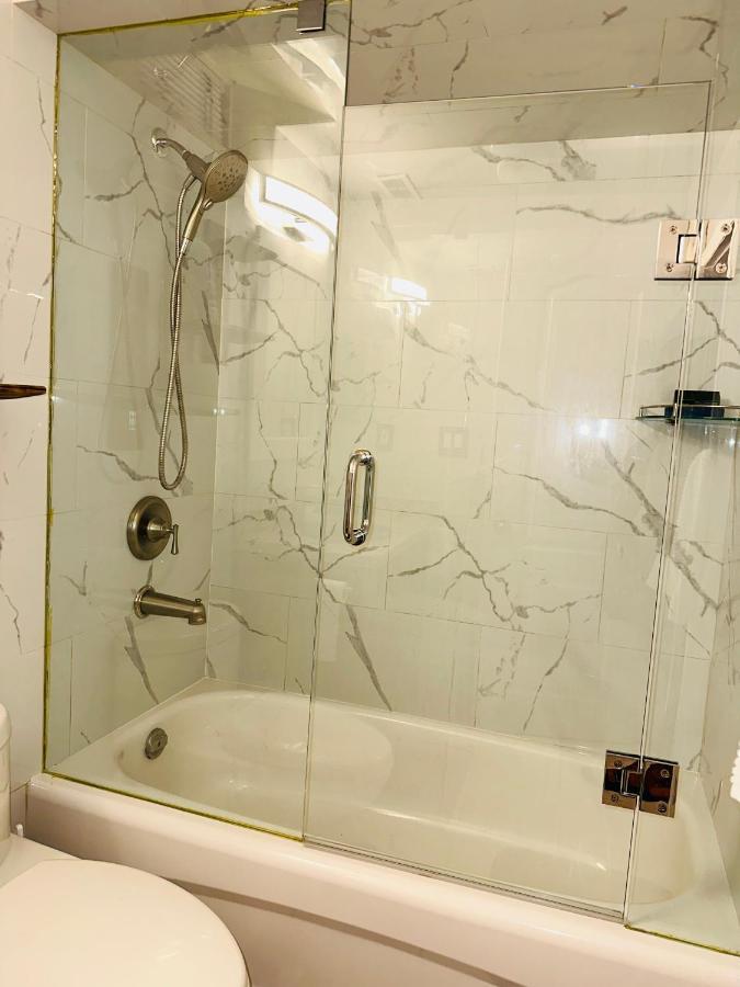 Deluxe Double Room- Hazel Stays Mississauga Eksteriør bilde