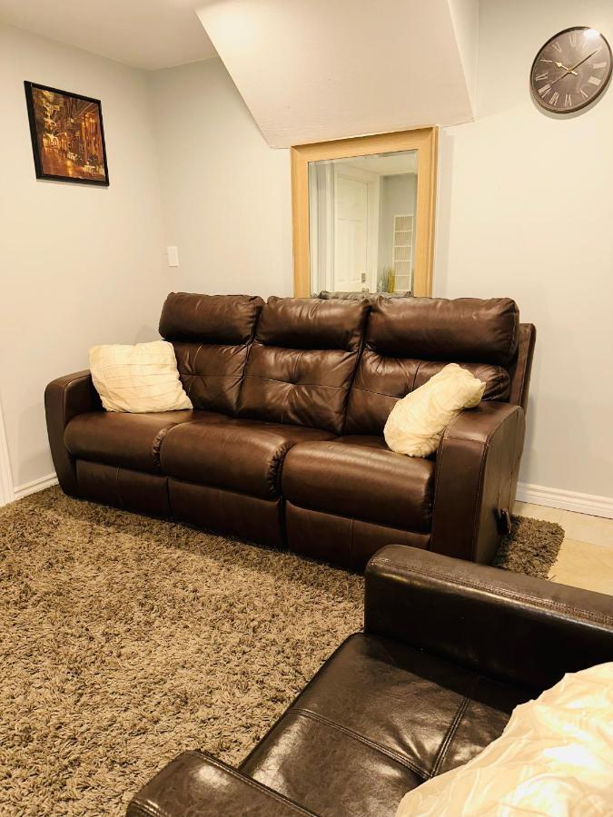 Deluxe Double Room- Hazel Stays Mississauga Eksteriør bilde
